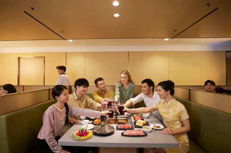 Haidilao Hot Pot on Yonge Street with noodle dance