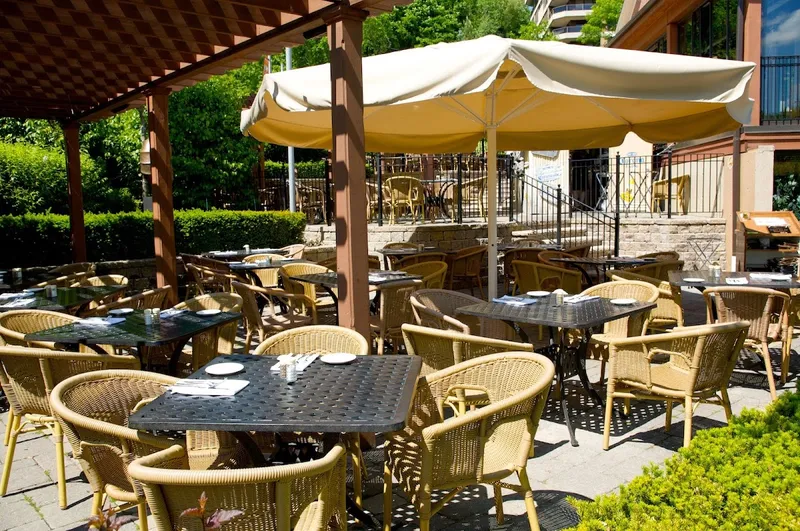 The Miller Tavern three-tiered heated veranda in Hogg's Hollow