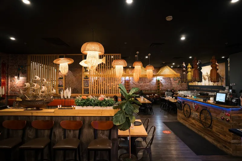 Jatujak Thai restaurant — authentic Bangkok street food near North York